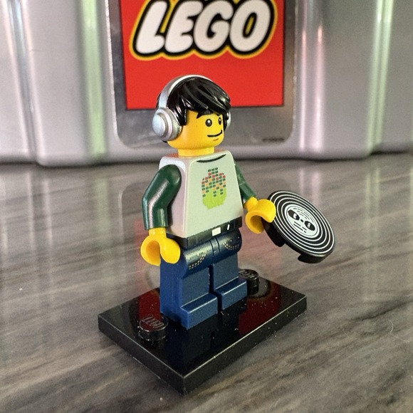 LEGO Minifigures Series 8 DJ Col124 With Stand And Vinyl LP Record Accessory - Picture 5 of 5